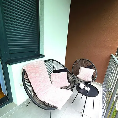 Theos-titova Apartman *